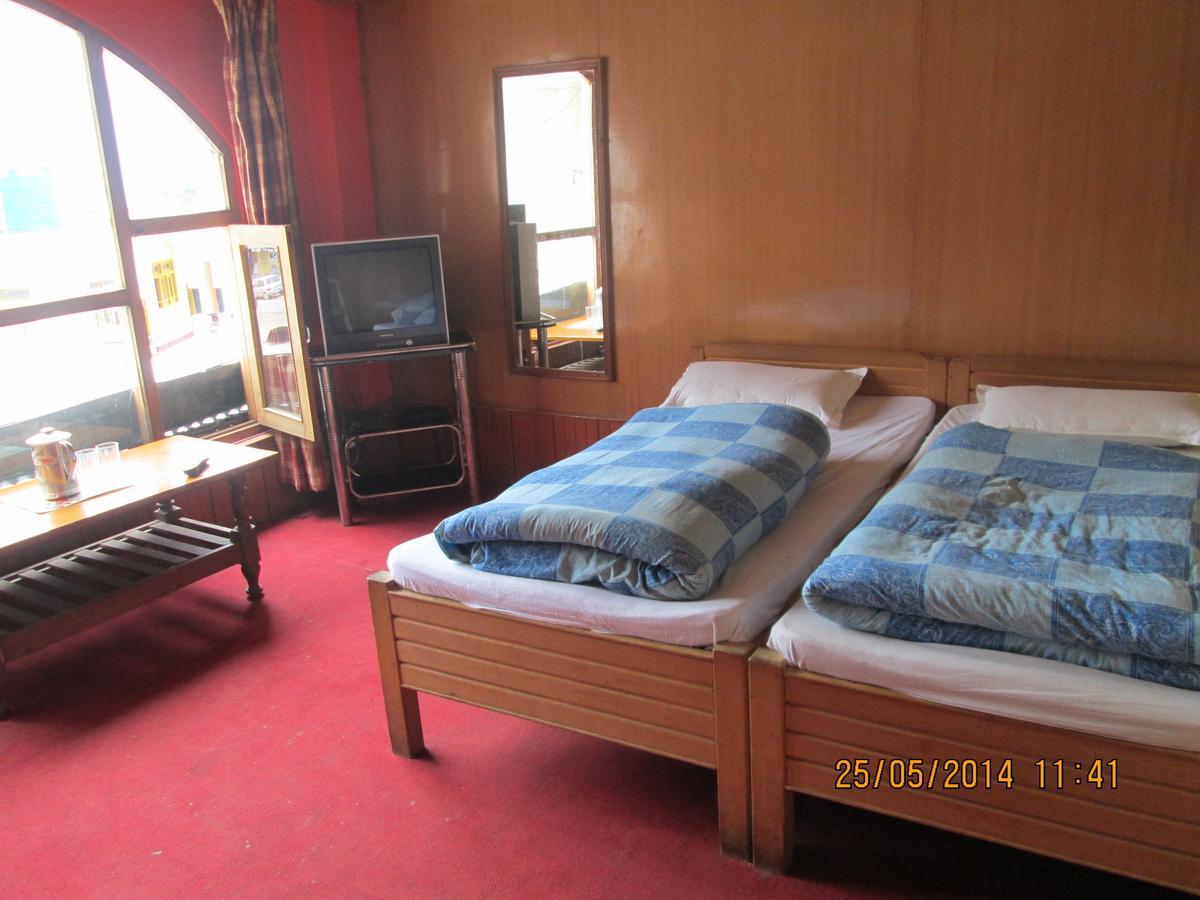 Pandey Lodge Buin Buitenkant foto